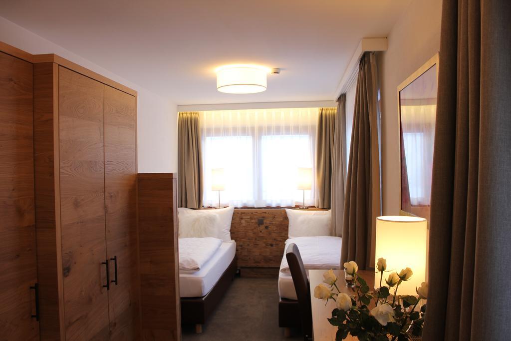 Waldpark Hotel Garni Samnaun Room photo