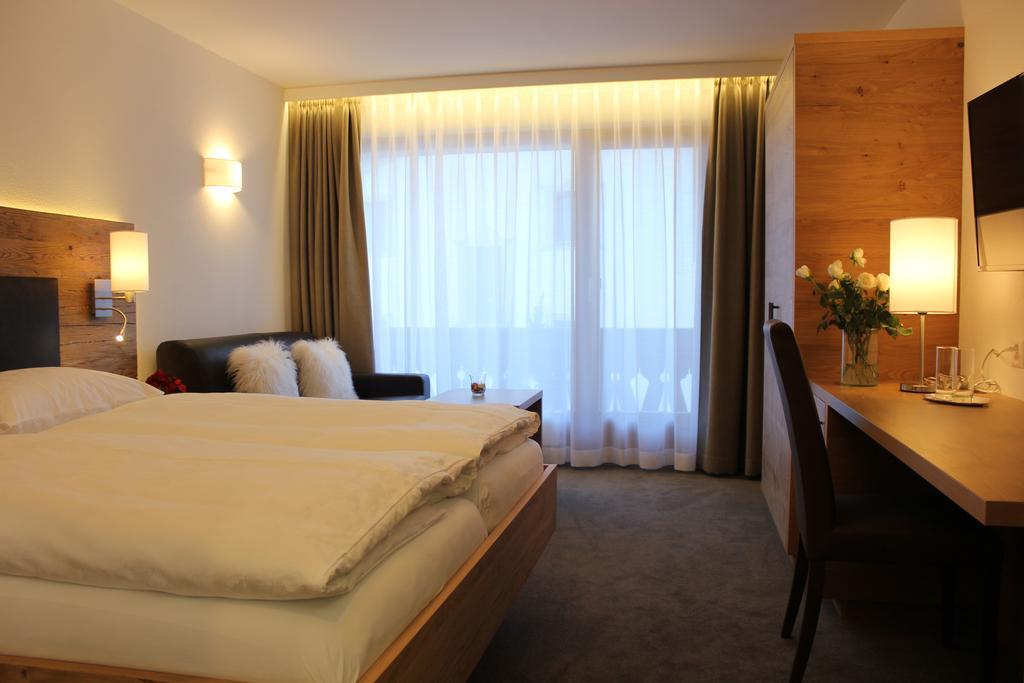 Waldpark Hotel Garni Samnaun Room photo